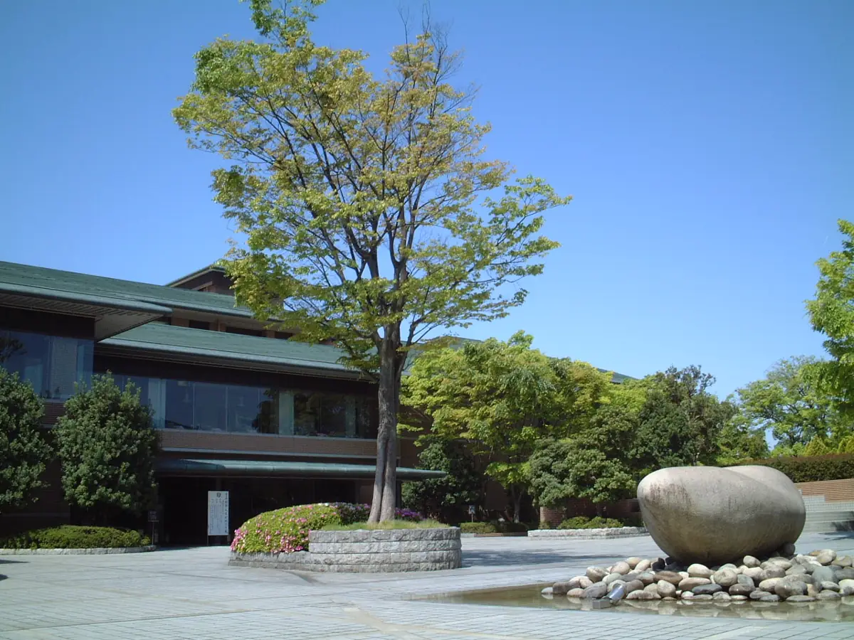 京都市国際交流会館の外観