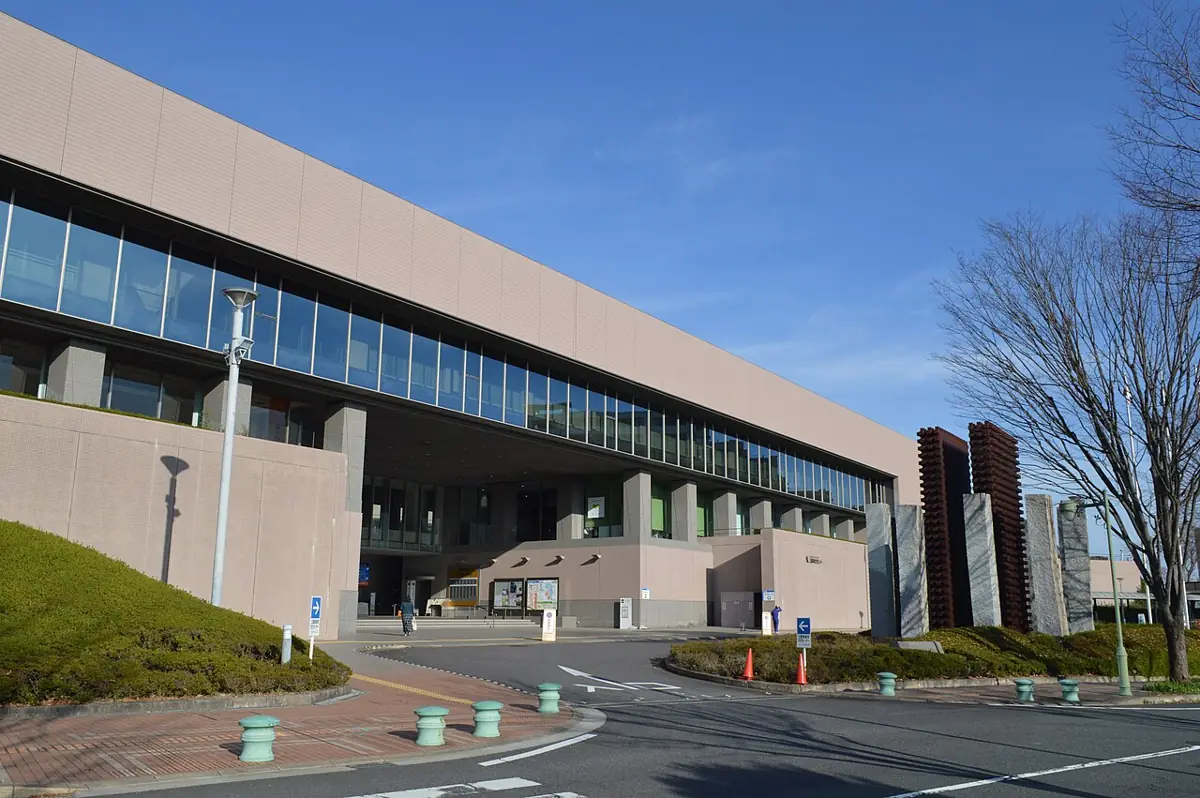 三重県文化会館の外観