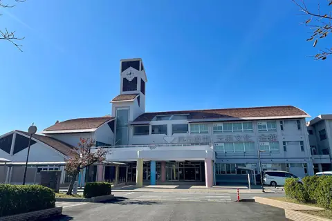 四日市市三浜文化会館の外観