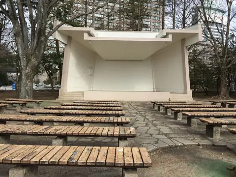 勾当台公園 野外音楽堂の外観
