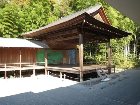 伝統芸能伝承館 「森舞台」の外観