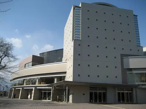 レザンホール(塩尻市文化会館)の外観