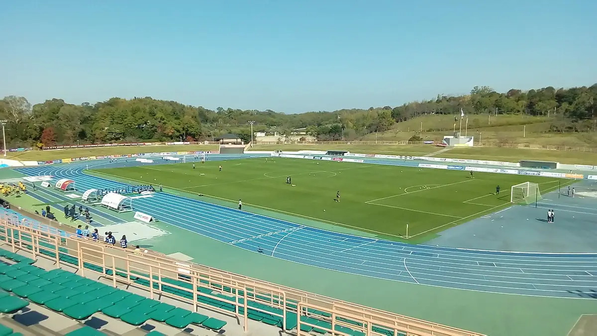 ロートフィールド奈良(鴻ノ池陸上競技場)の外観