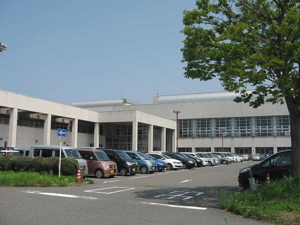 新潟市鳥屋野総合体育館の外観