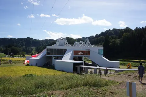 まつだい雪国農耕文化村センター「農舞台」の外観