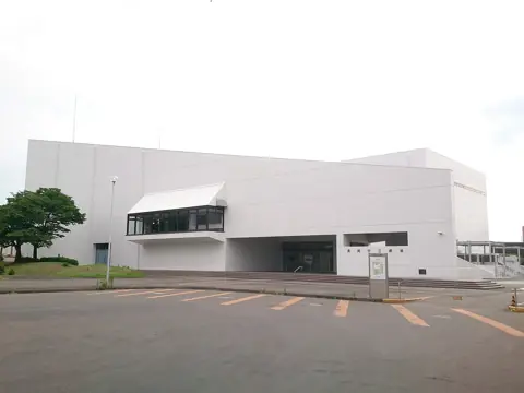 長岡市立劇場の外観