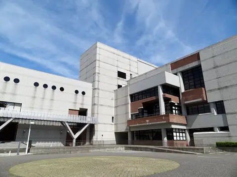 新潟市音楽文化会館の外観