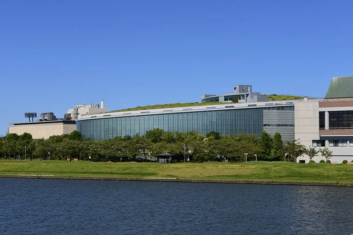 りゅーとぴあ 新潟市民芸術文化会館の外観
