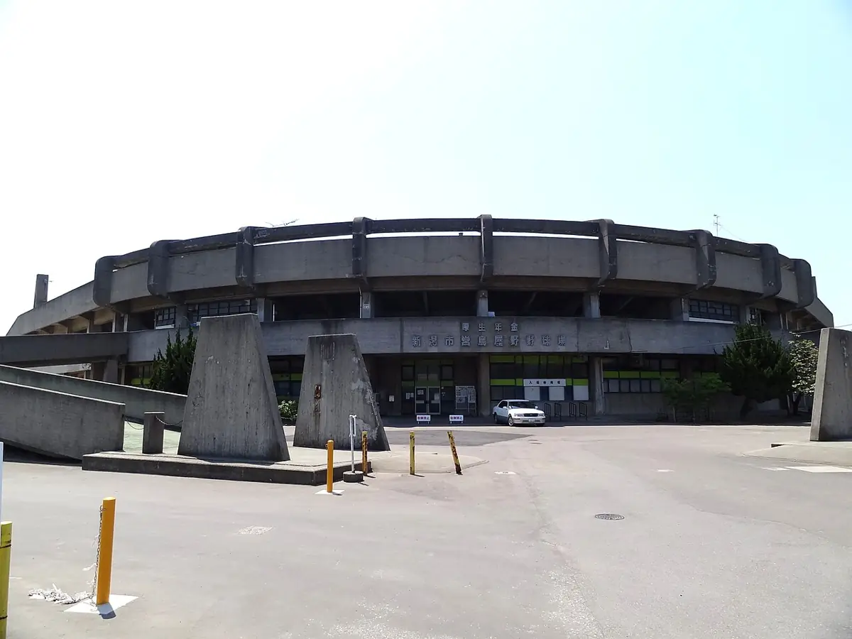 鳥屋野運動公園野球場の外観