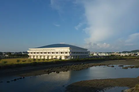 豊見城市民体育館の外観