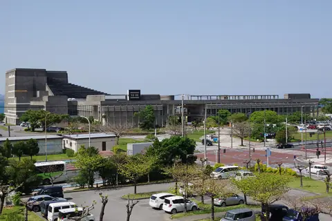 名護市民会館の外観