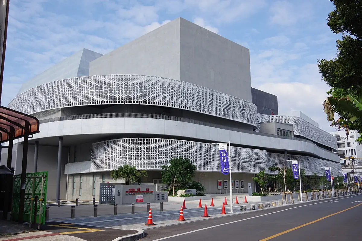 那覇文化芸術劇場なはーとの外観