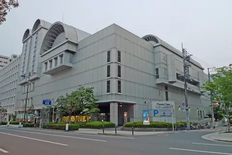 マイドームおおさかの外観