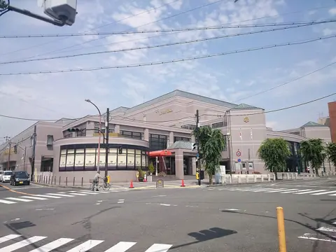 ラブリーホールの外観