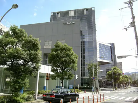 八尾市文化会館プリズムホールの外観