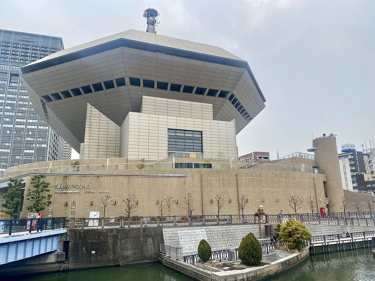 湊町リバープレイスの外観