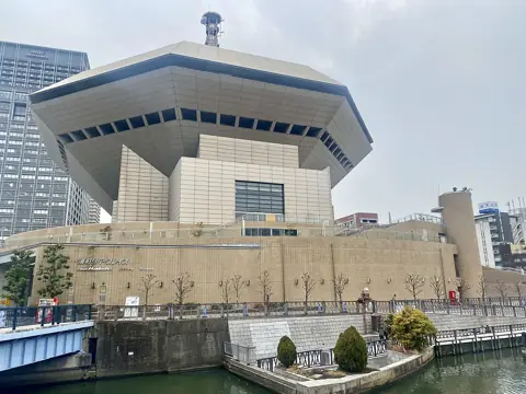 湊町リバープレイスの外観