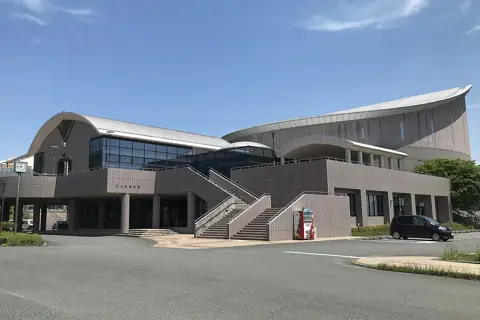 基山町民会館の外観