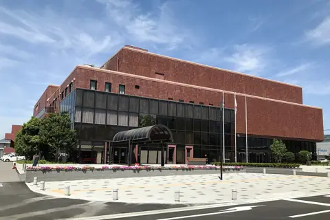 鳥栖市民文化会館の外観