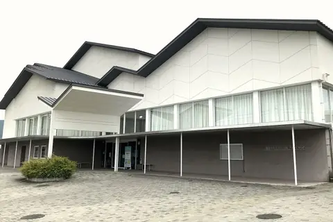 嬉野市社会文化会館リバティの外観