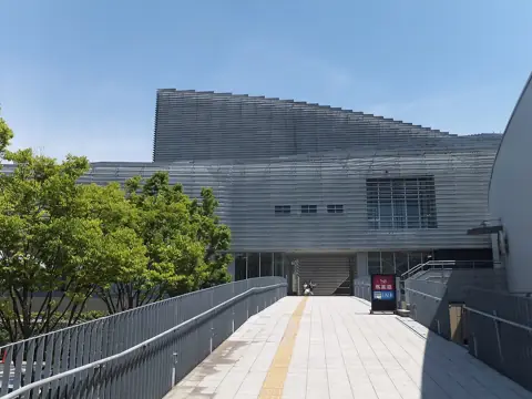 鴻巣市文化センター クレアこうのすの外観