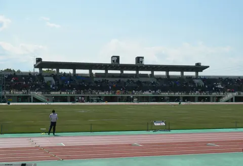 川越運動公園陸上競技場の外観