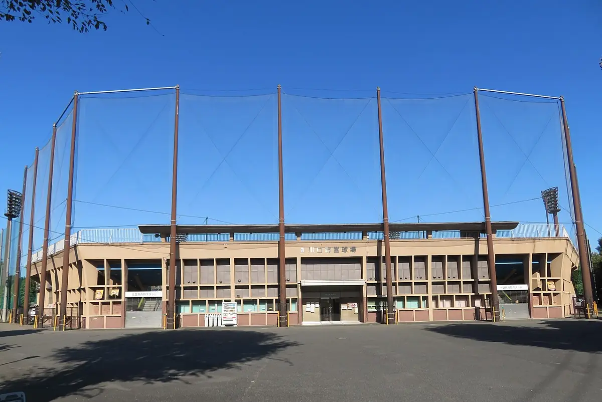 川口市営球場の外観