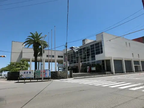 伊東市観光会館の外観