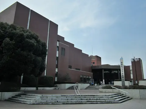 小山市立文化センターの外観
