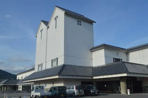 美馬市地域交流センター ミライズの外観