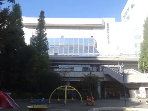 調布市 グリーンホールの外観