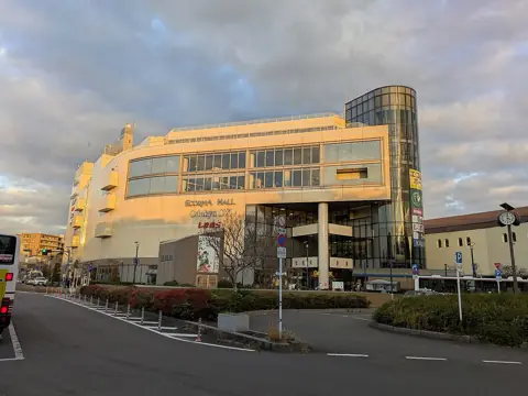 エコルマホールの外観