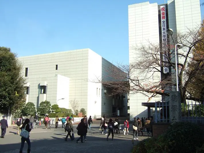 駒澤大学記念講堂の外観