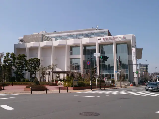 町田市民ホールの外観