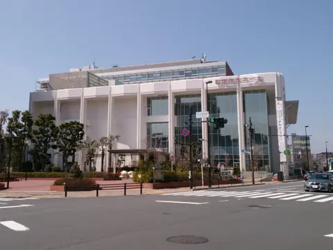 町田市民ホールの外観