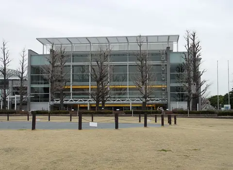 めぐろパーシモンホールの外観