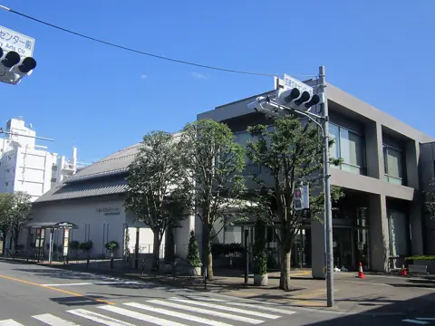 三鷹市芸術文化センターの外観