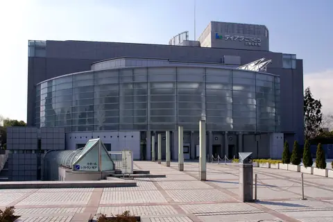 ティアラこうとう(江東公会堂)の外観