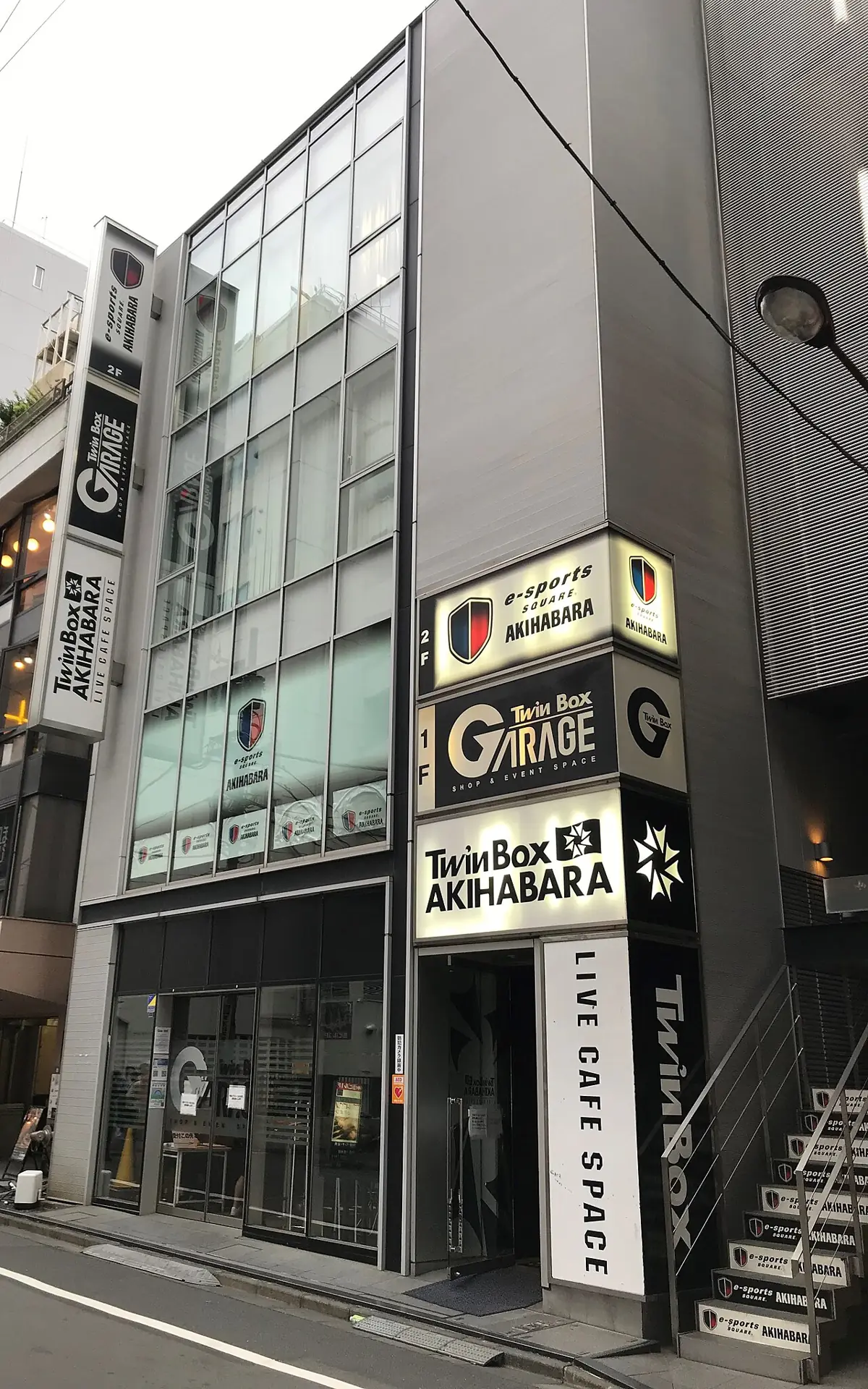 Twin Box AKIHABARAの外観