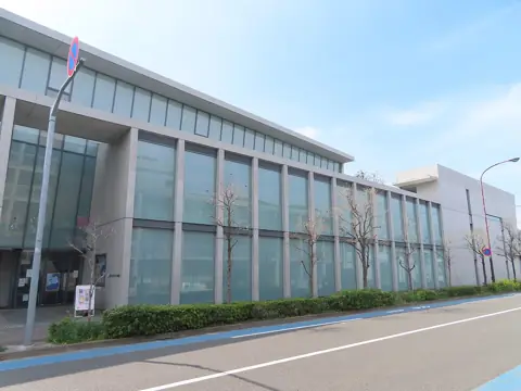 調布市せんがわ劇場の外観