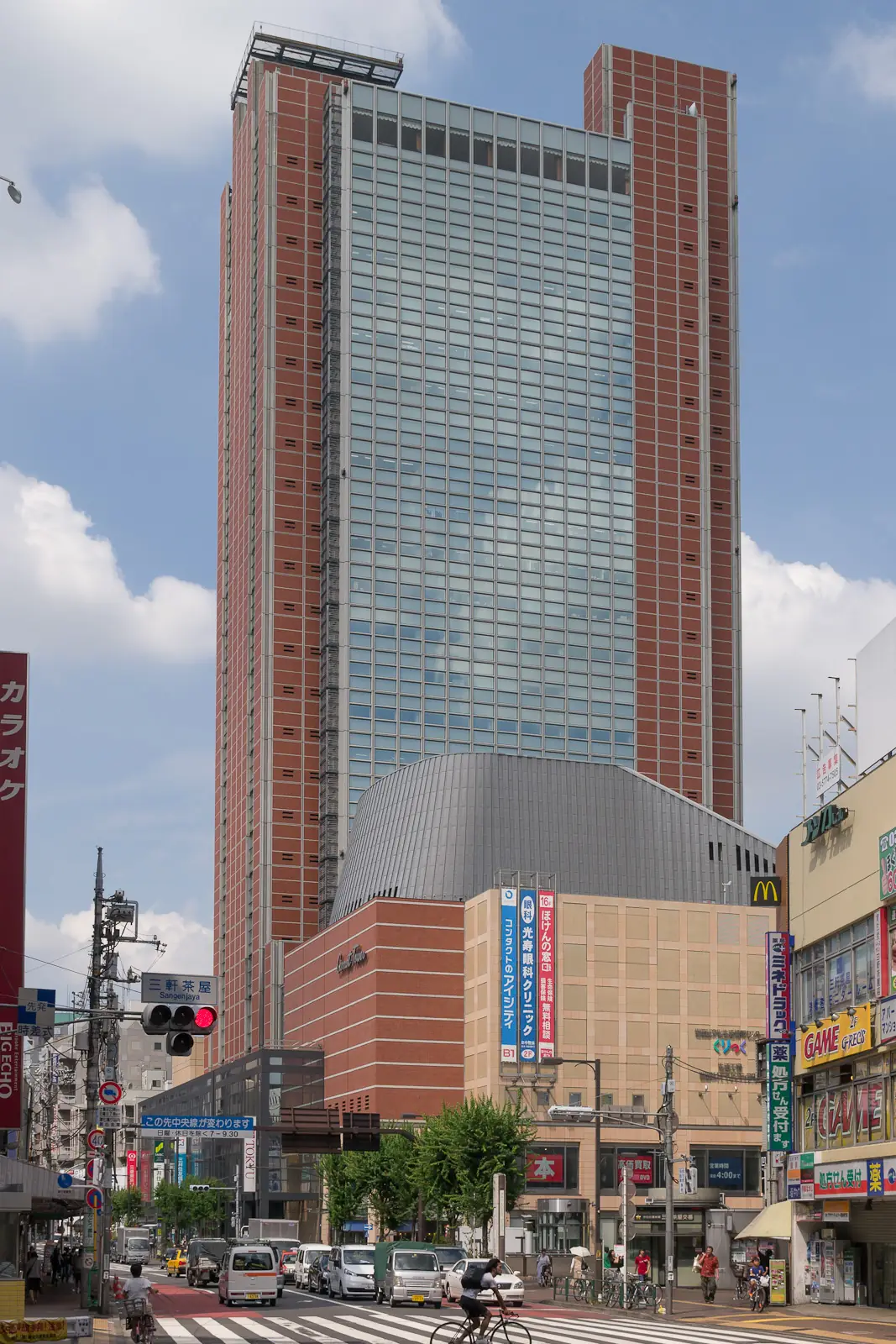 世田谷パブリックシアターの外観