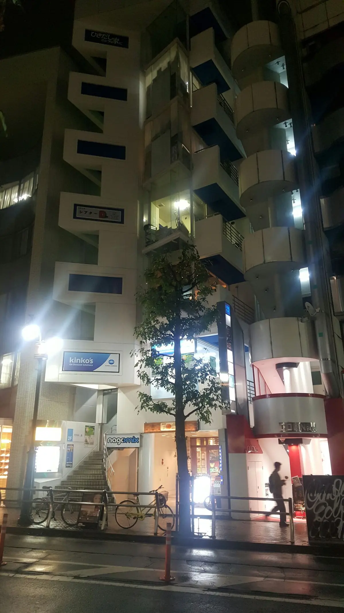 シアターDの外観