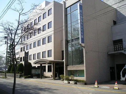 富山県教育文化会館の外観