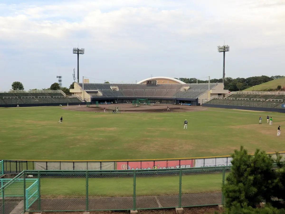 桃山野球場（魚津桃山運動公園）の外観