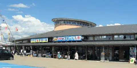 河北町どんがホールの外観